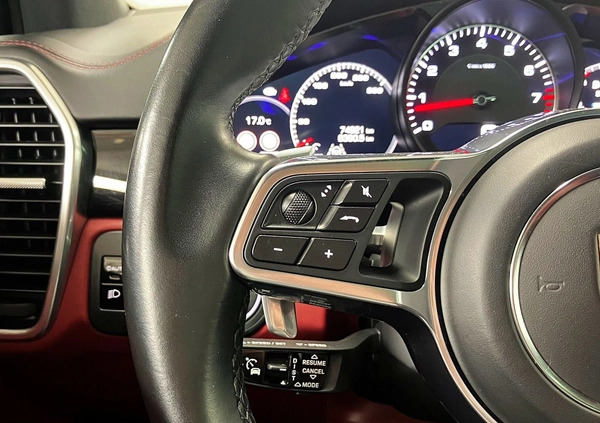 Porsche Cayenne cena 399000 przebieg: 74921, rok produkcji 2019 z Goniądz małe 781